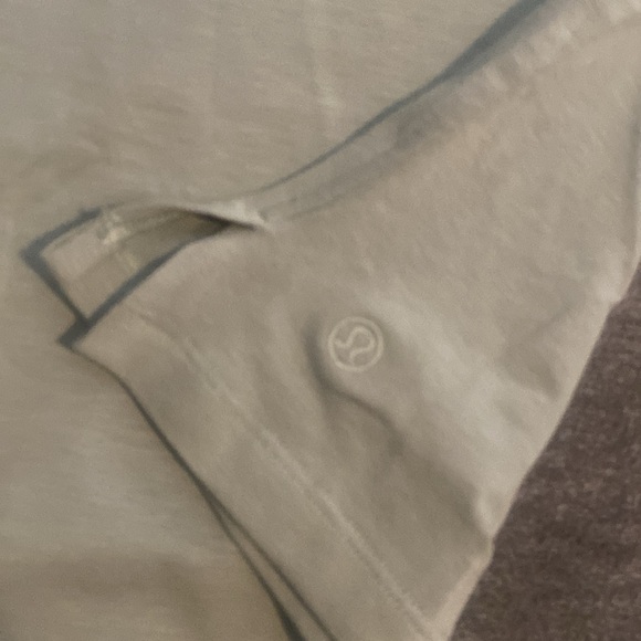 NWOT lululemon tee size 6 - Picture 5 of 7